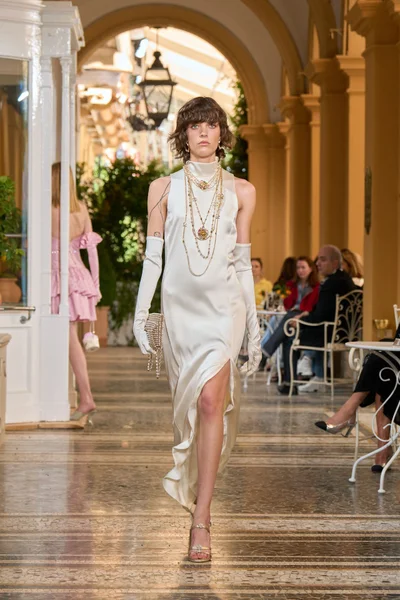 Look 69